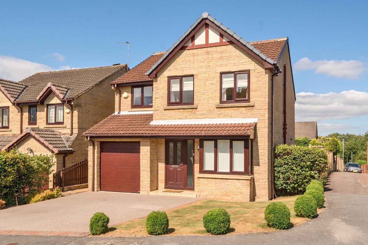 4 bedroom House for sale in Thorncliffe Way, Tankersley, Barnsley