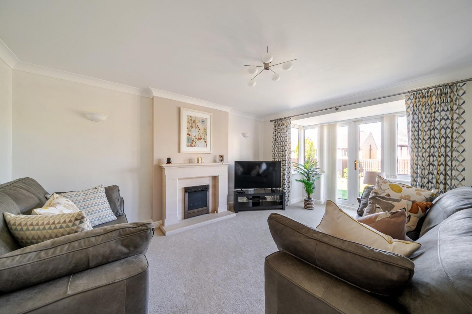 4 bedroom House for sale in Thorncliffe Way, Tankersley, Barnsley