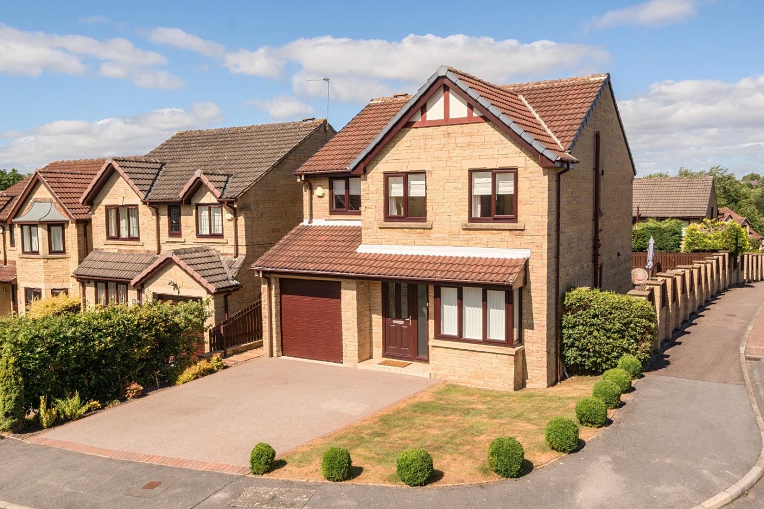 4 bedroom House for sale in Thorncliffe Way, Tankersley, Barnsley