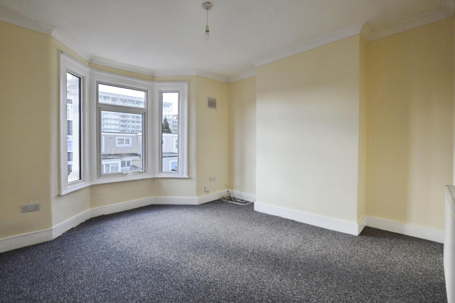 3 bedroom Flat to let in Kildare Road, London