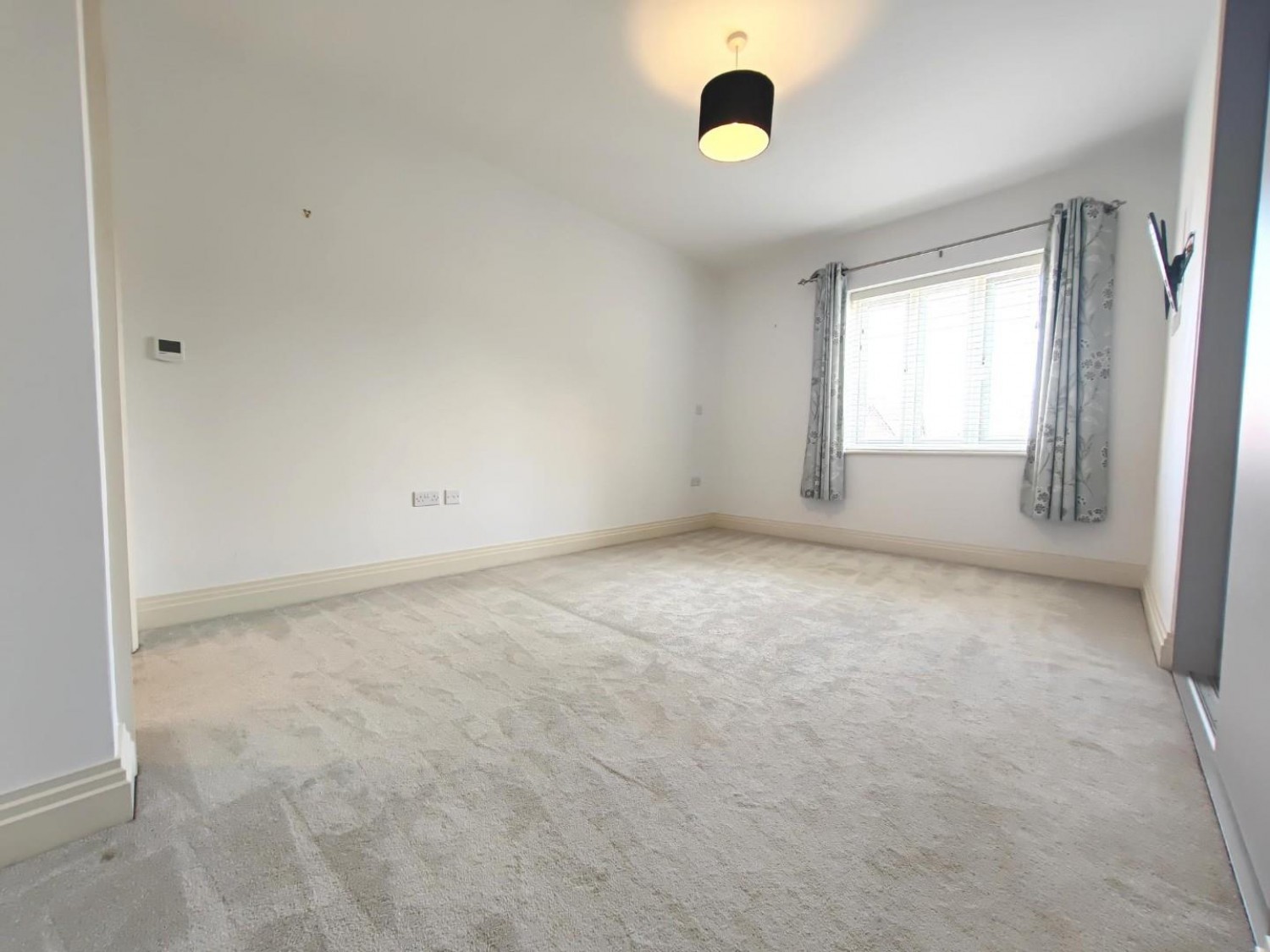 2 bedroom Flat for sale in Hazylwood, Wokingham