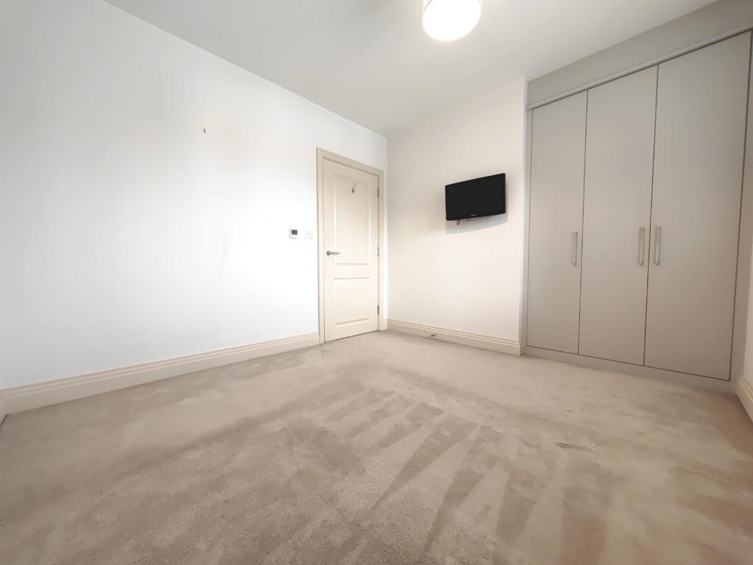 2 bedroom Flat for sale in Hazylwood, Wokingham