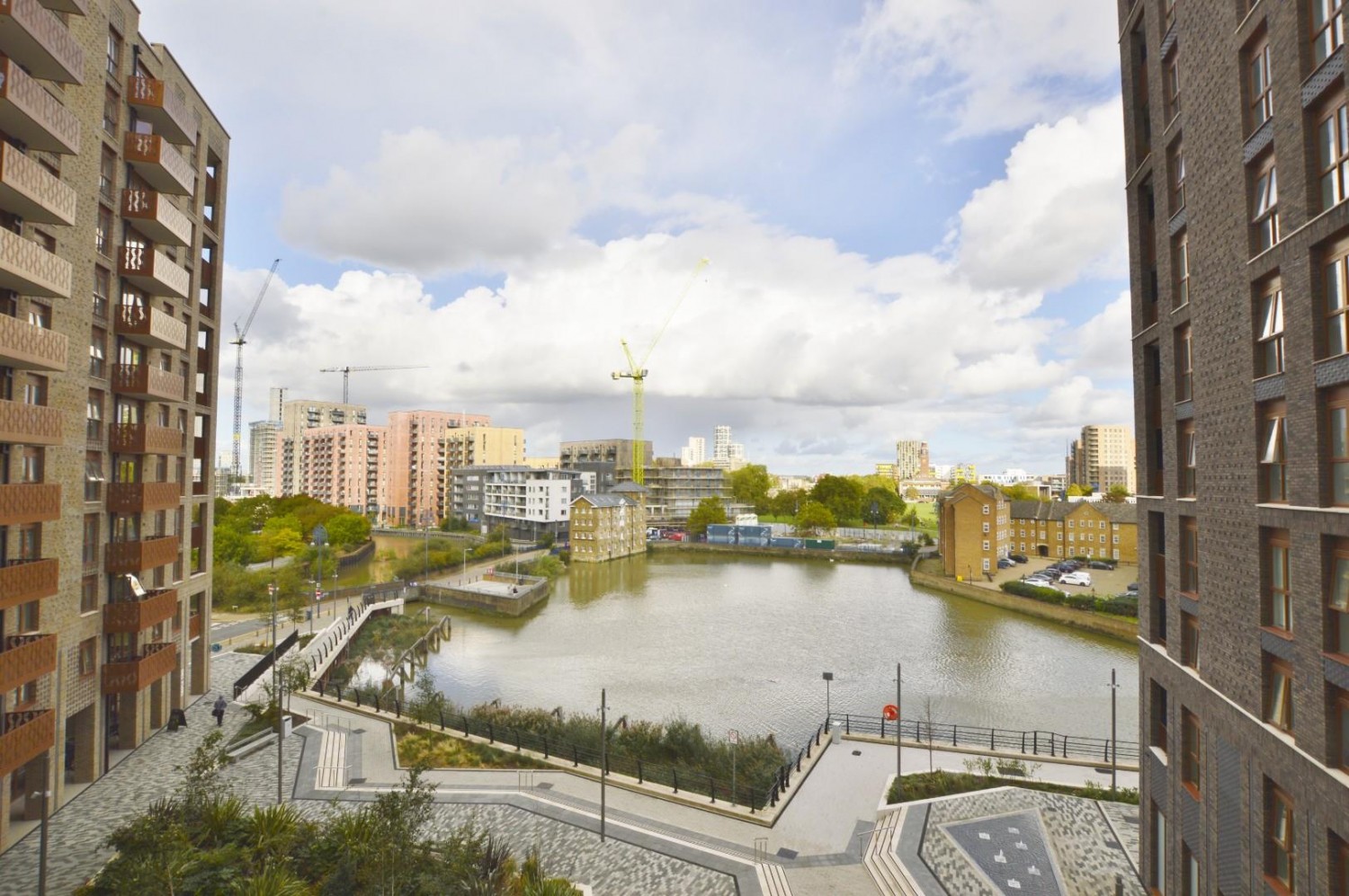 2 bedroom Flat to let in Drydock Square, Barking