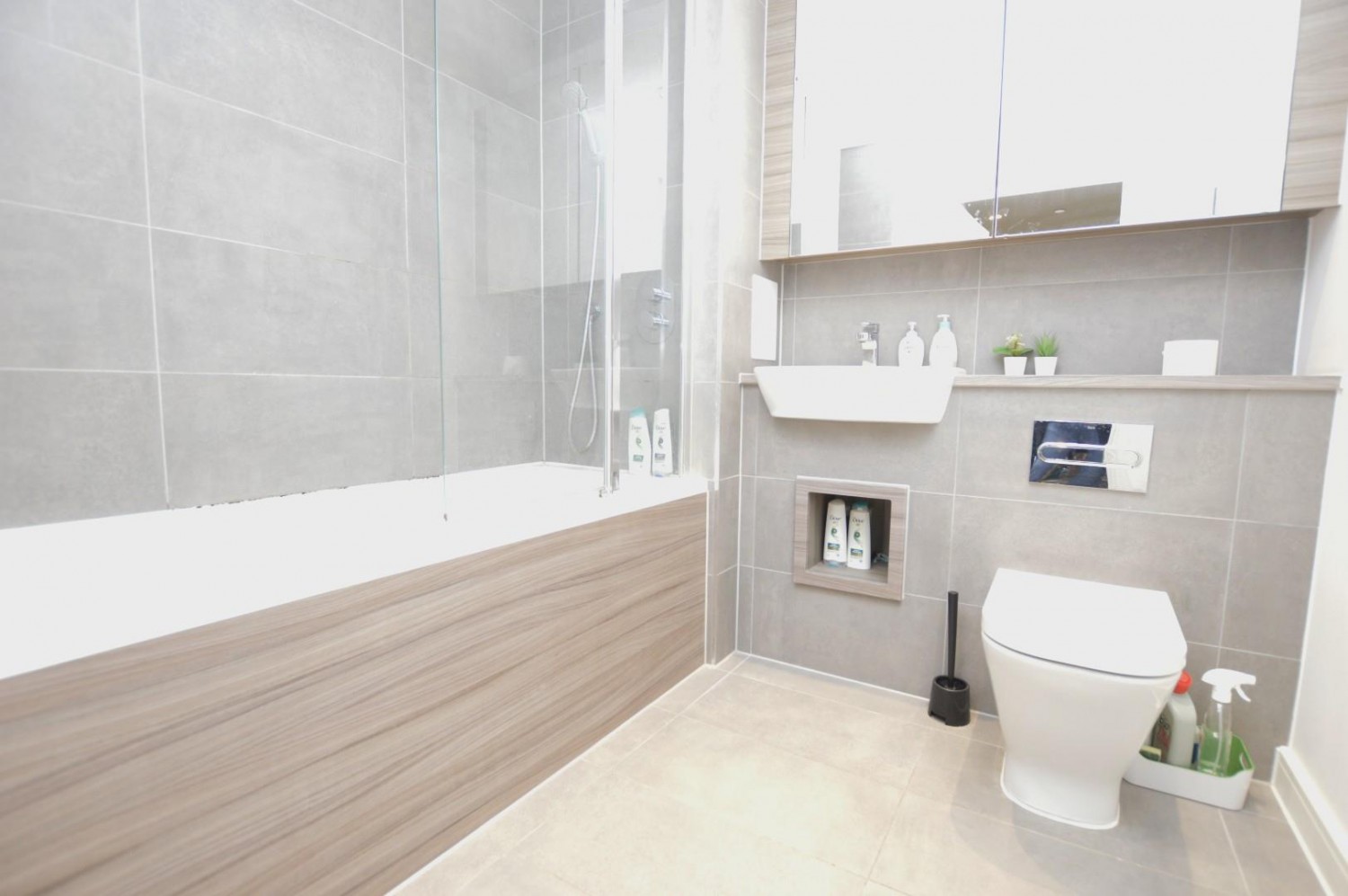 2 bedroom Flat to let in Drydock Square, Barking