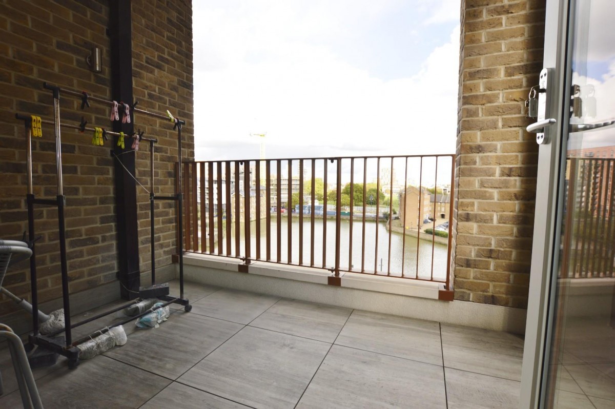 Drydock Square, Barking