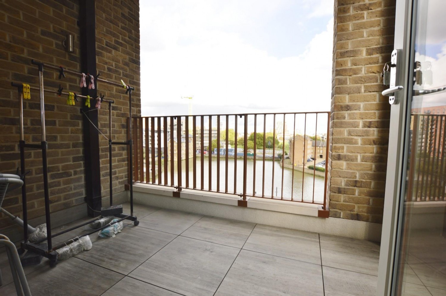 2 bedroom Flat to let in Drydock Square, Barking