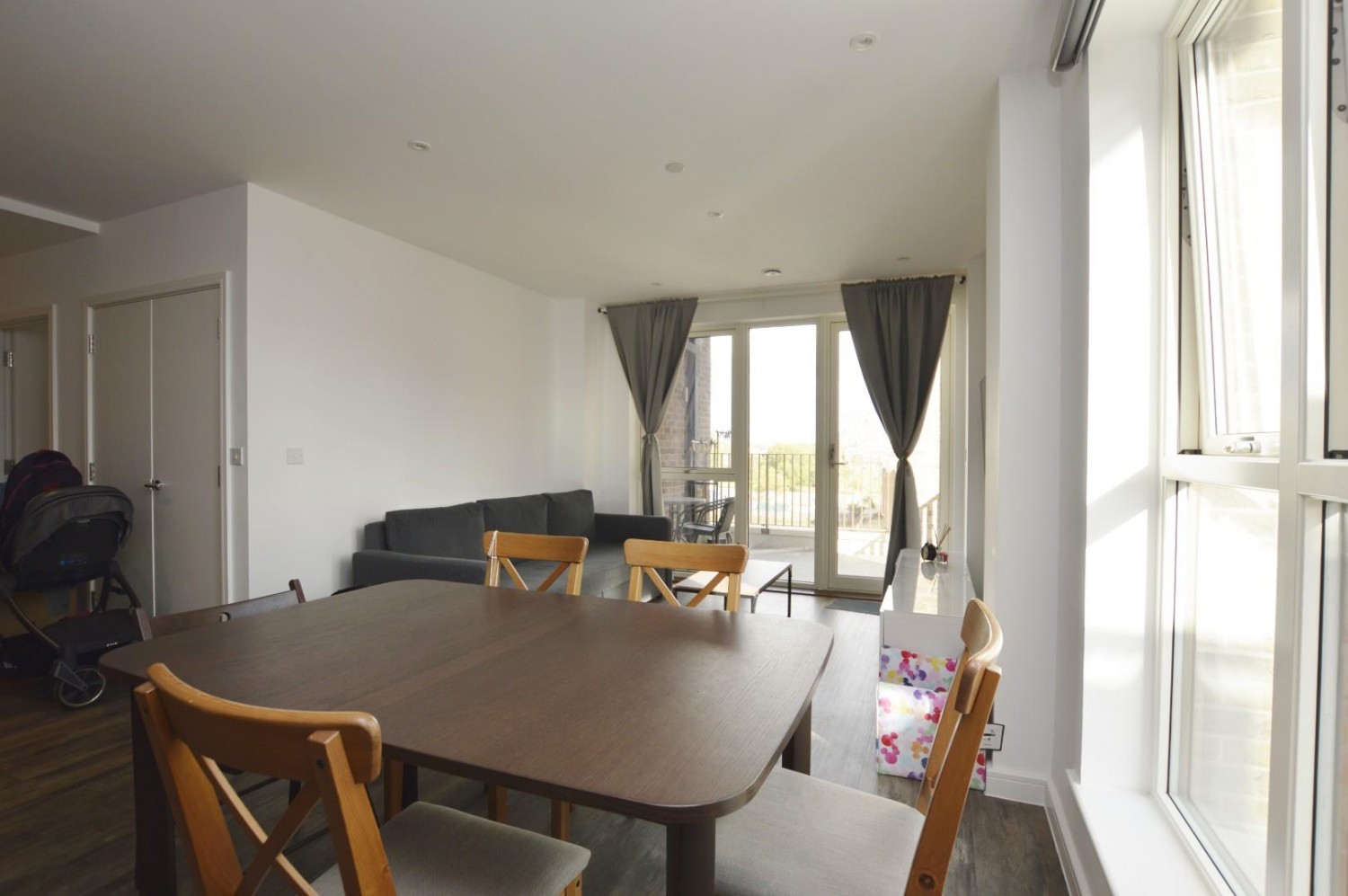 2 bedroom Flat to let in Drydock Square, Barking