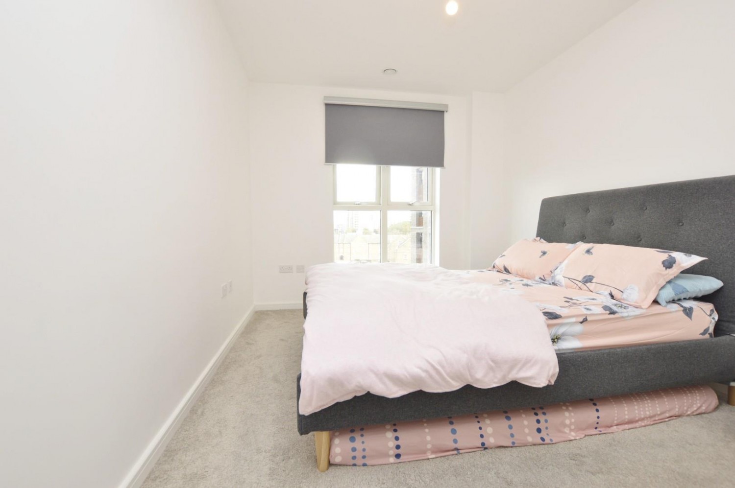 2 bedroom Flat to let in Drydock Square, Barking