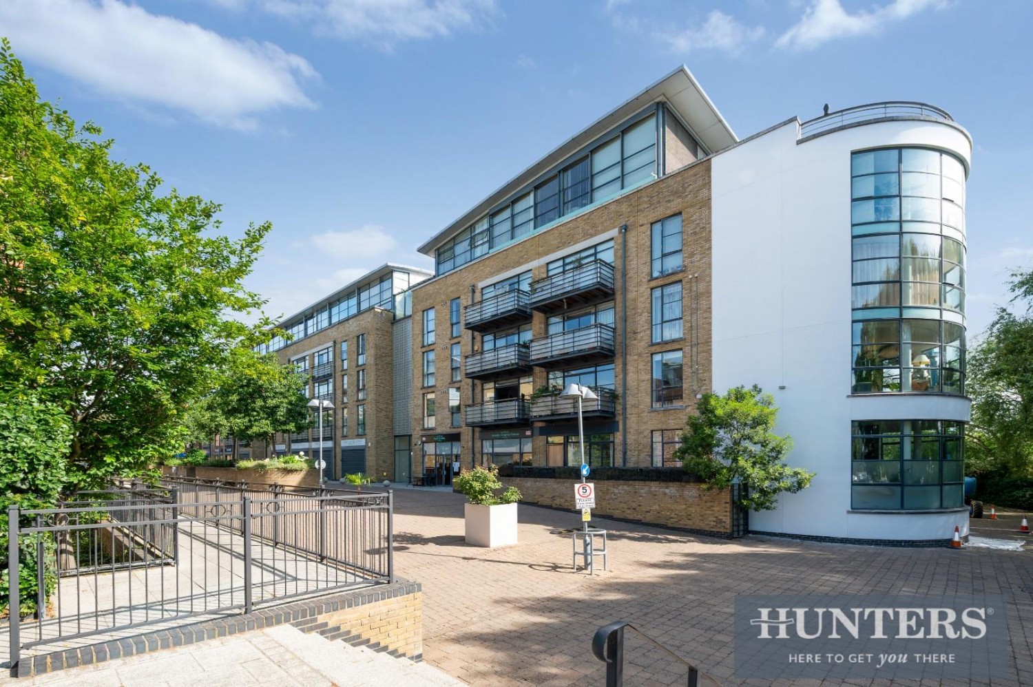 1 bedroom Flat for sale in Brentford