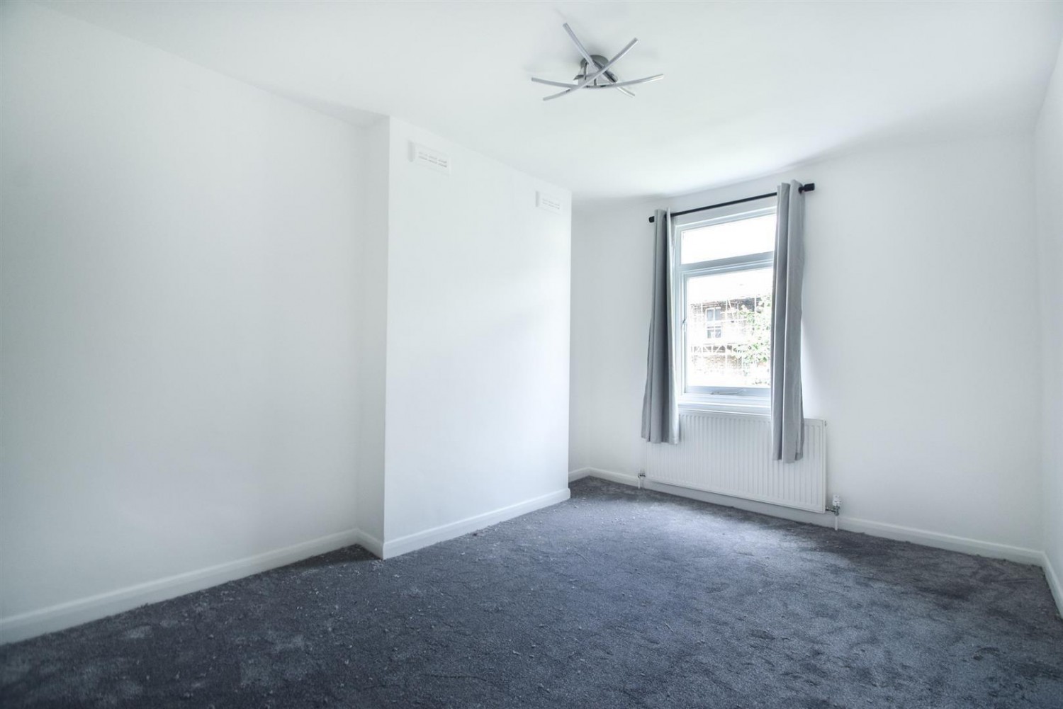 2 bedroom Flat to let in Ferntower Road, London, N5