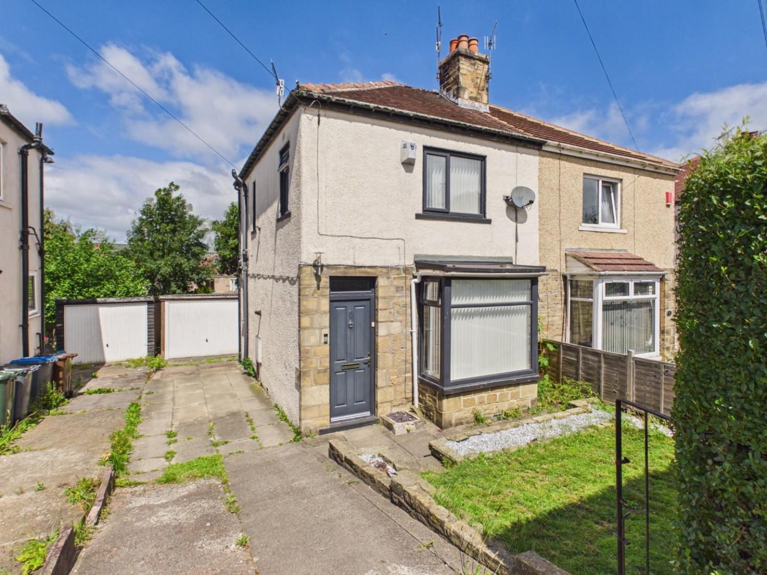 2 bedroom House for sale in vicarage road, Bradford, West Yorkshire