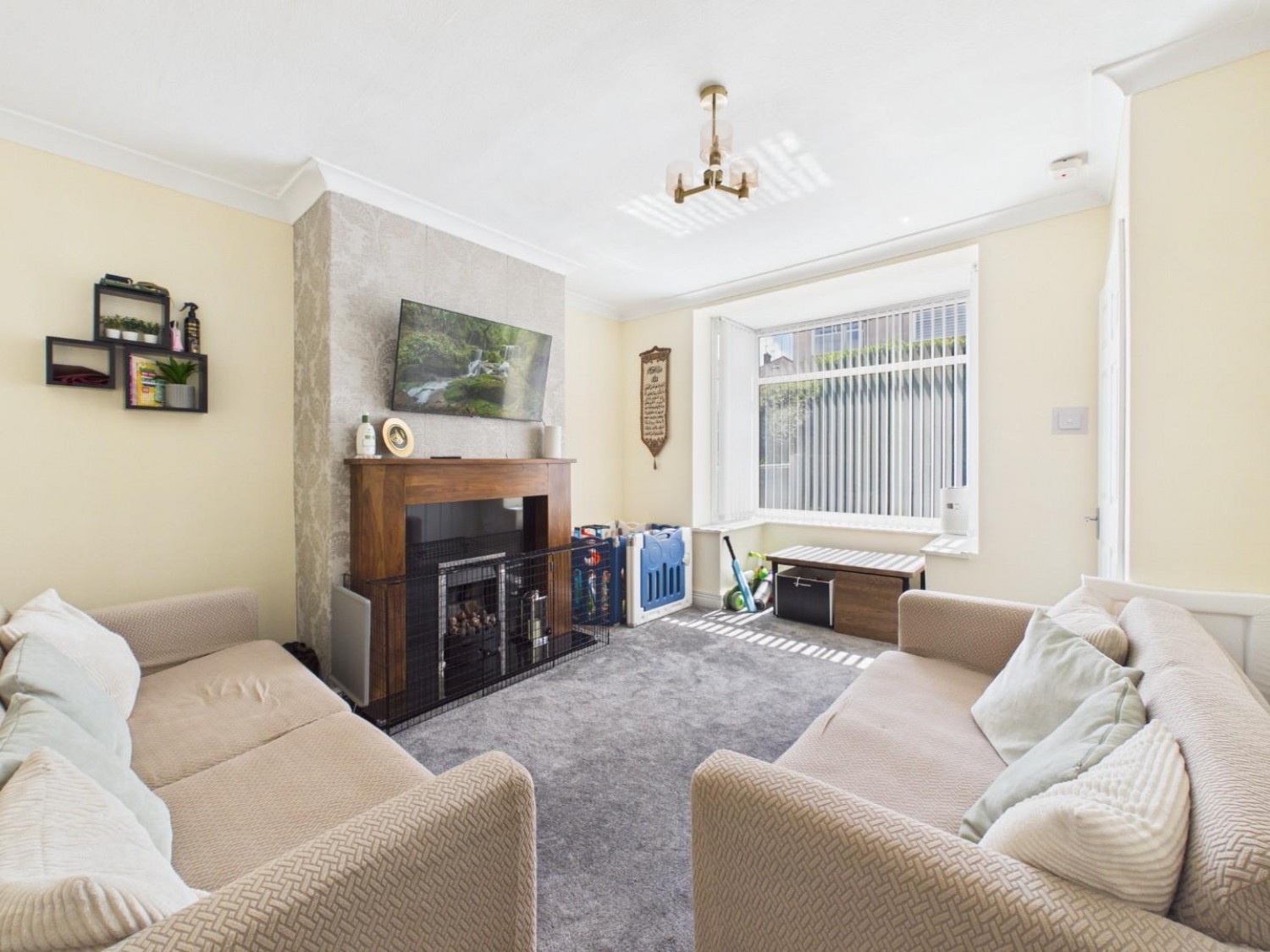 2 bedroom House for sale in vicarage road, Bradford, West Yorkshire