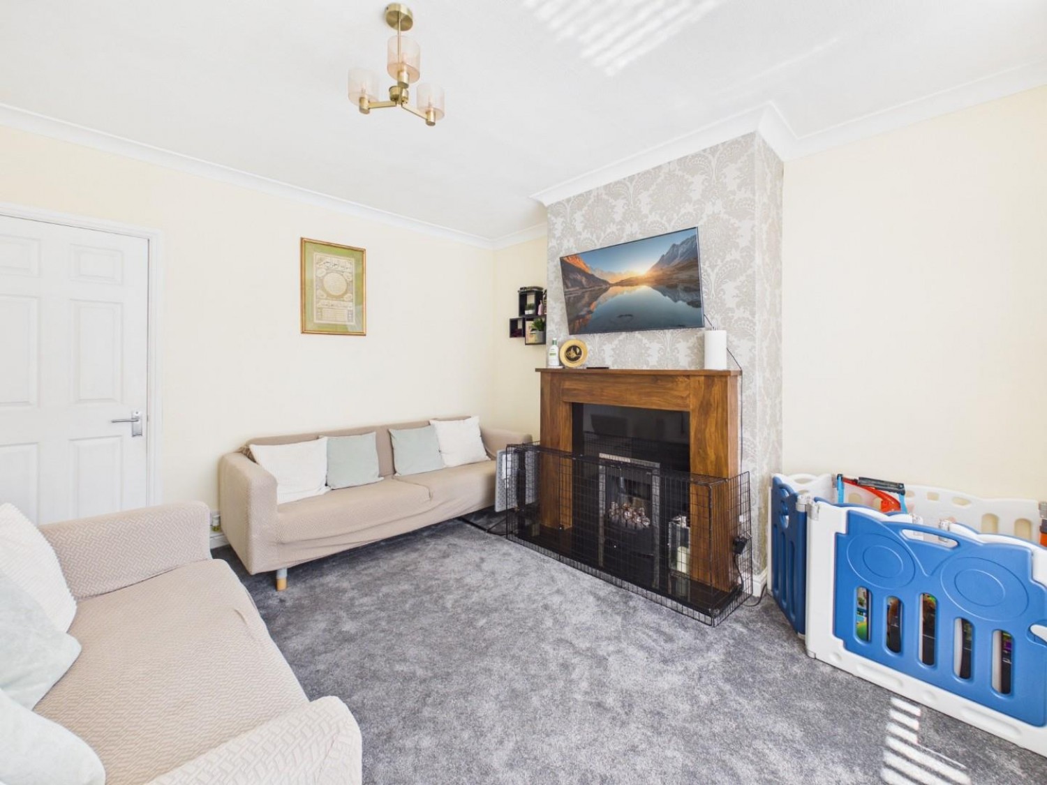 2 bedroom House for sale in vicarage road, Bradford, West Yorkshire