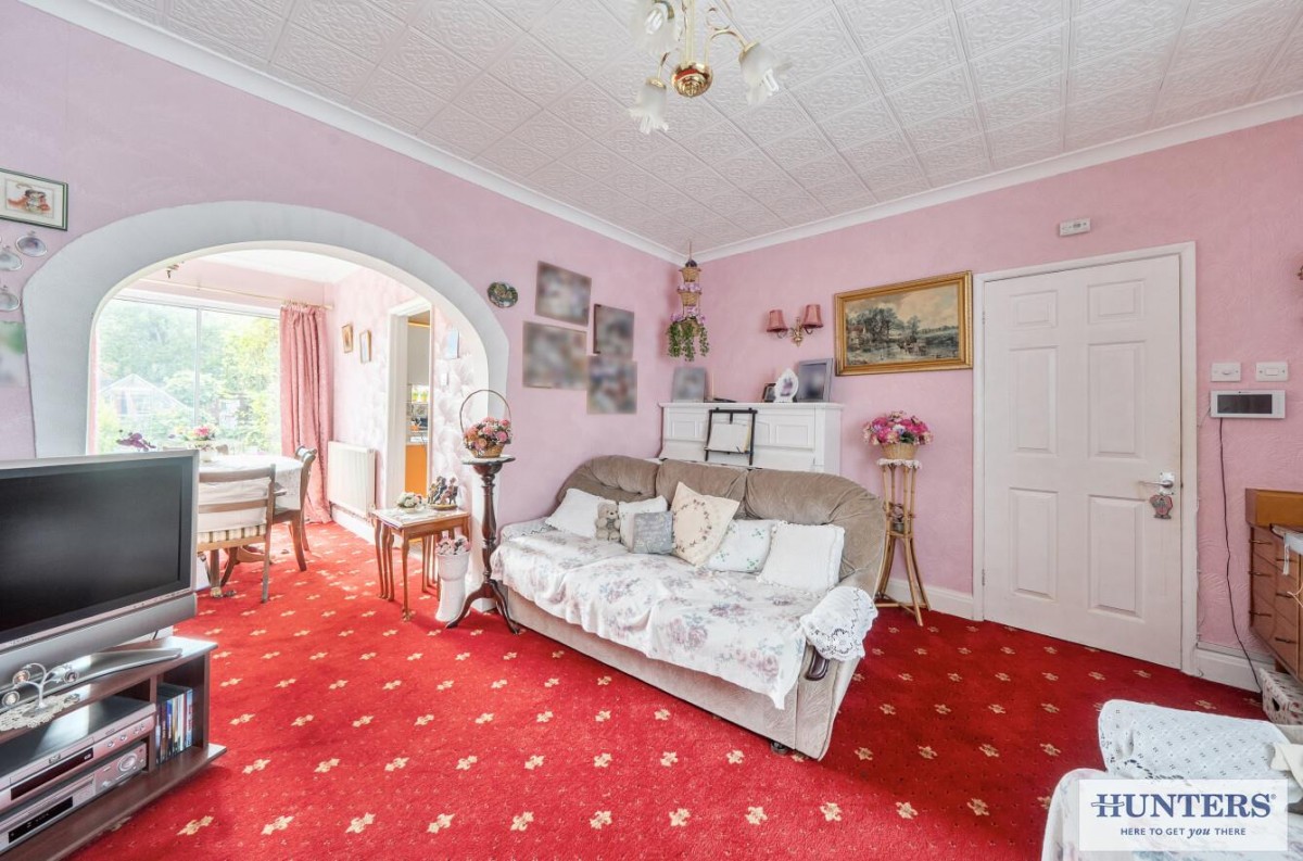 ** PRICE RANGE £400,000 - £425,000 **
