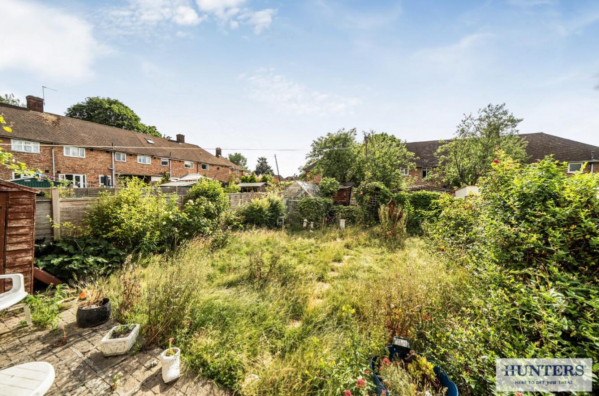 ** PRICE RANGE £400,000 - £425,000 **