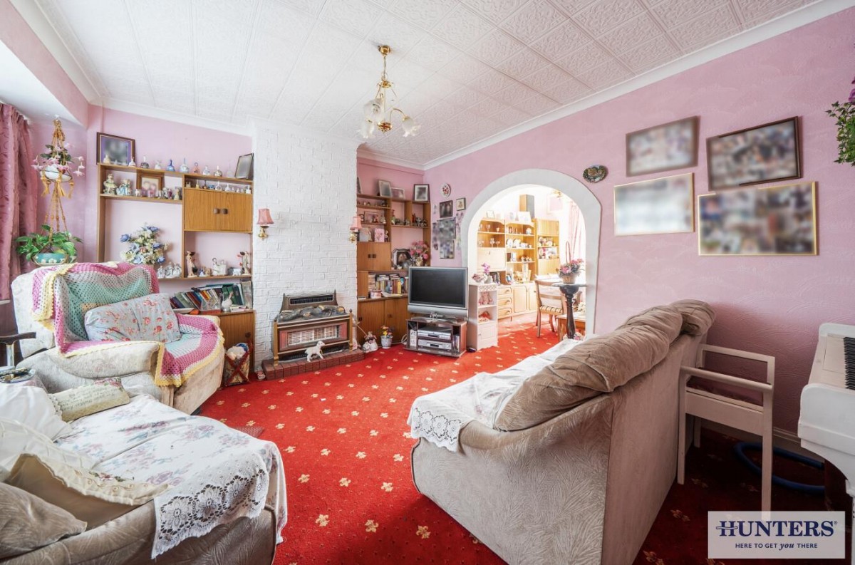 ** PRICE RANGE £400,000 - £425,000 **
