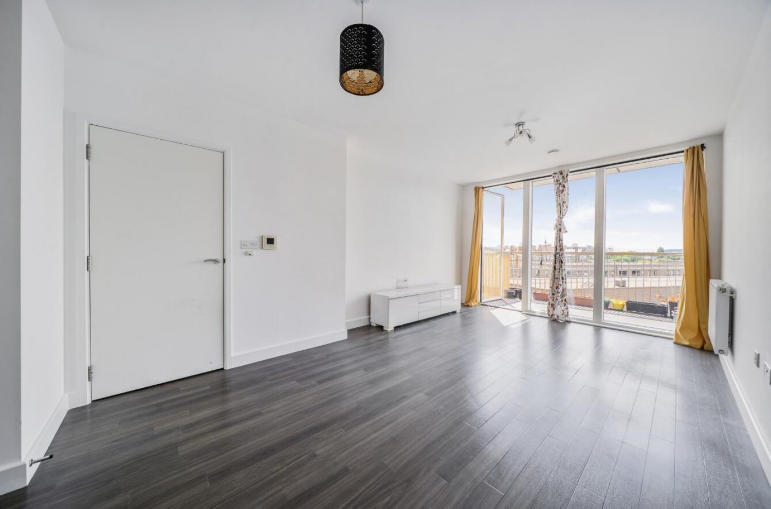 1 bedroom Flat for sale in Dixie Court, Adenmore Road, London, SE6 4FA