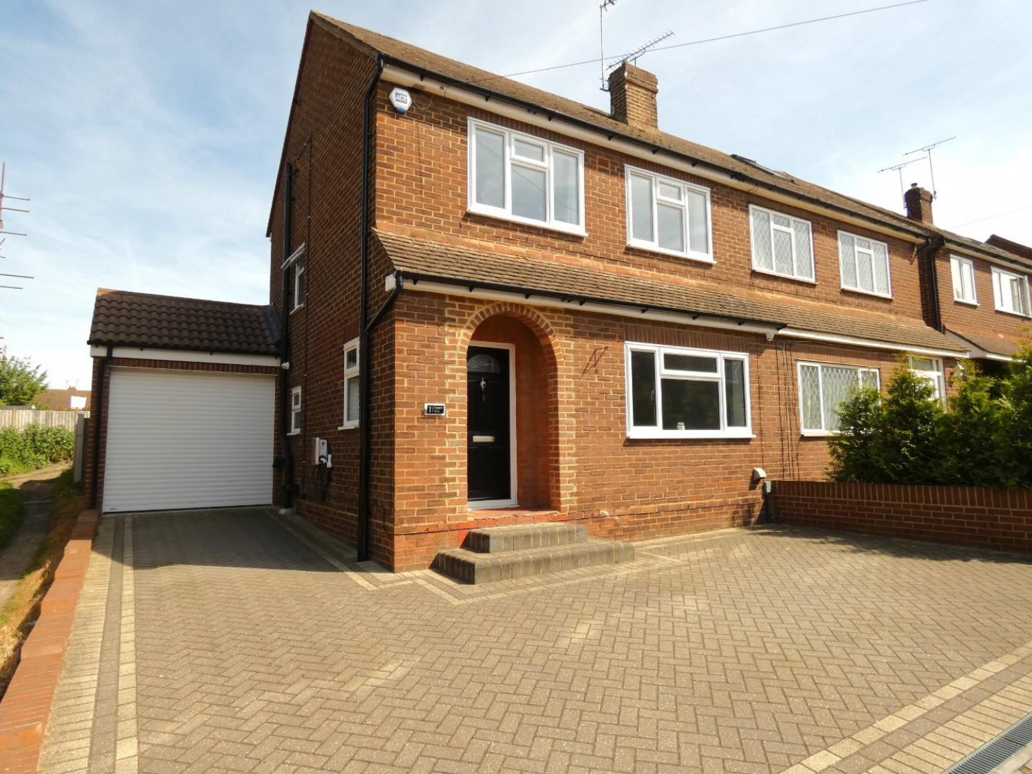 3 bedroom House for sale in Osney Way, Gravesend, DA12