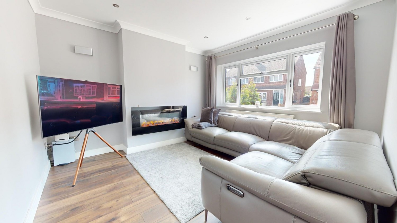 3 bedroom House for sale in Osney Way, Gravesend, DA12