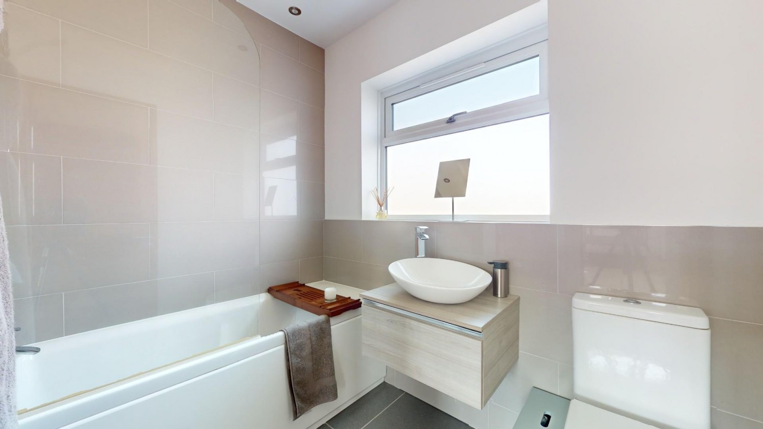 3 bedroom House for sale in Osney Way, Gravesend, DA12