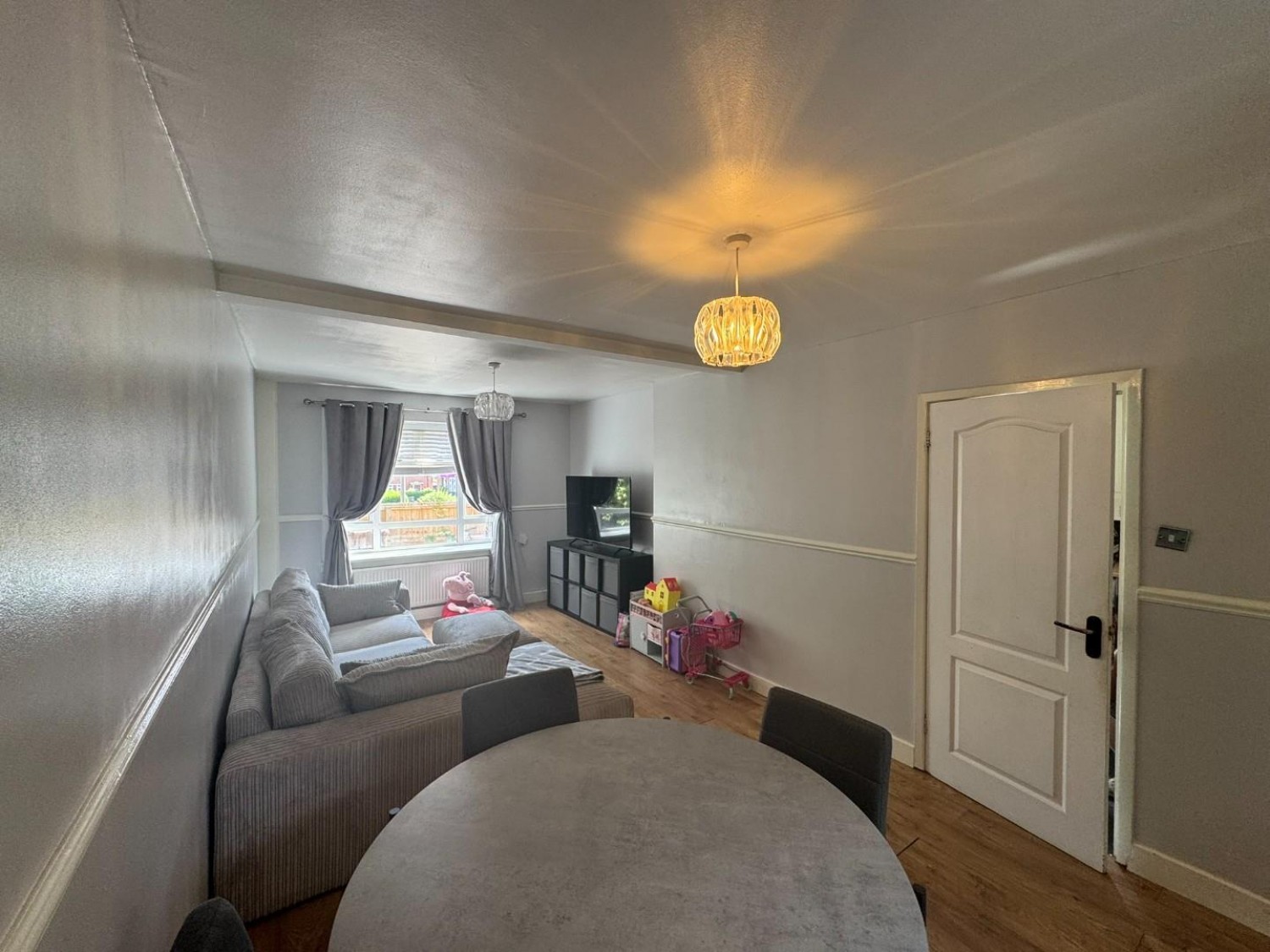 2 bedroom House to let in Old Hall Road, Tingley, Wakefield