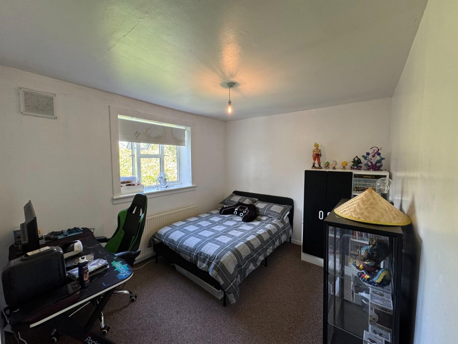 2 bedroom House to let in Old Hall Road, Tingley, Wakefield