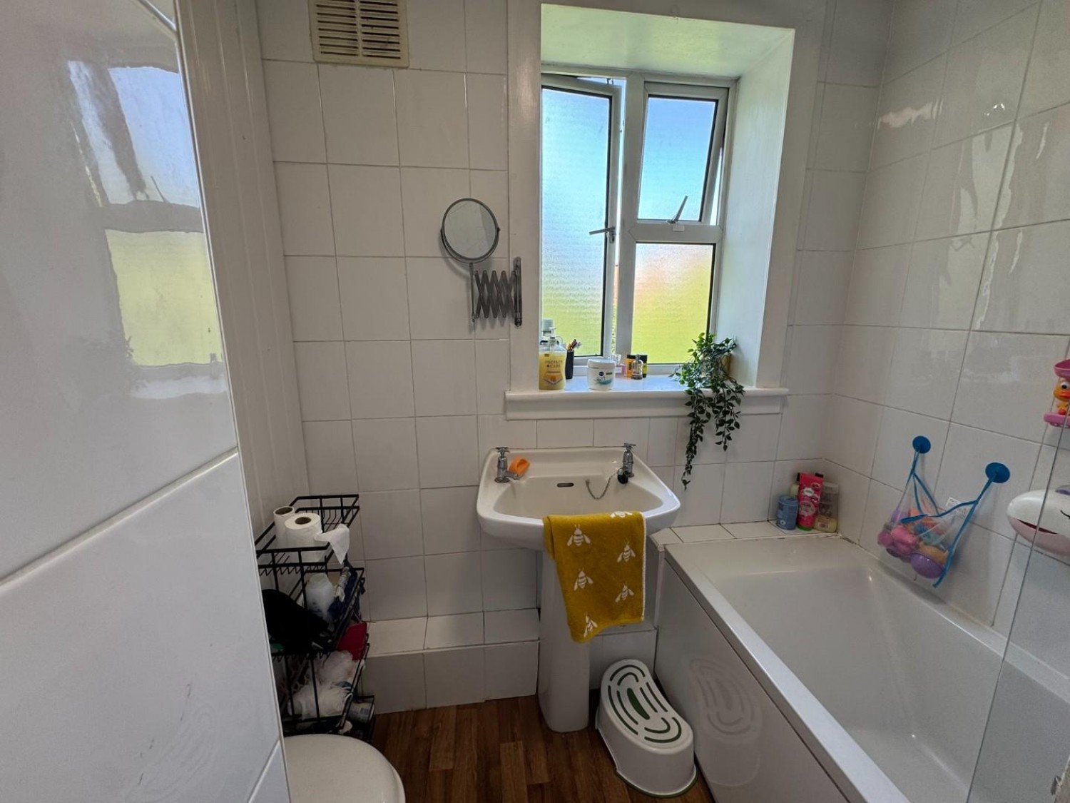 2 bedroom House to let in Old Hall Road, Tingley, Wakefield