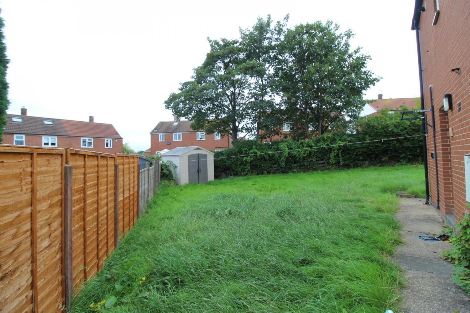 2 bedroom House to let in Old Hall Road, Tingley, Wakefield