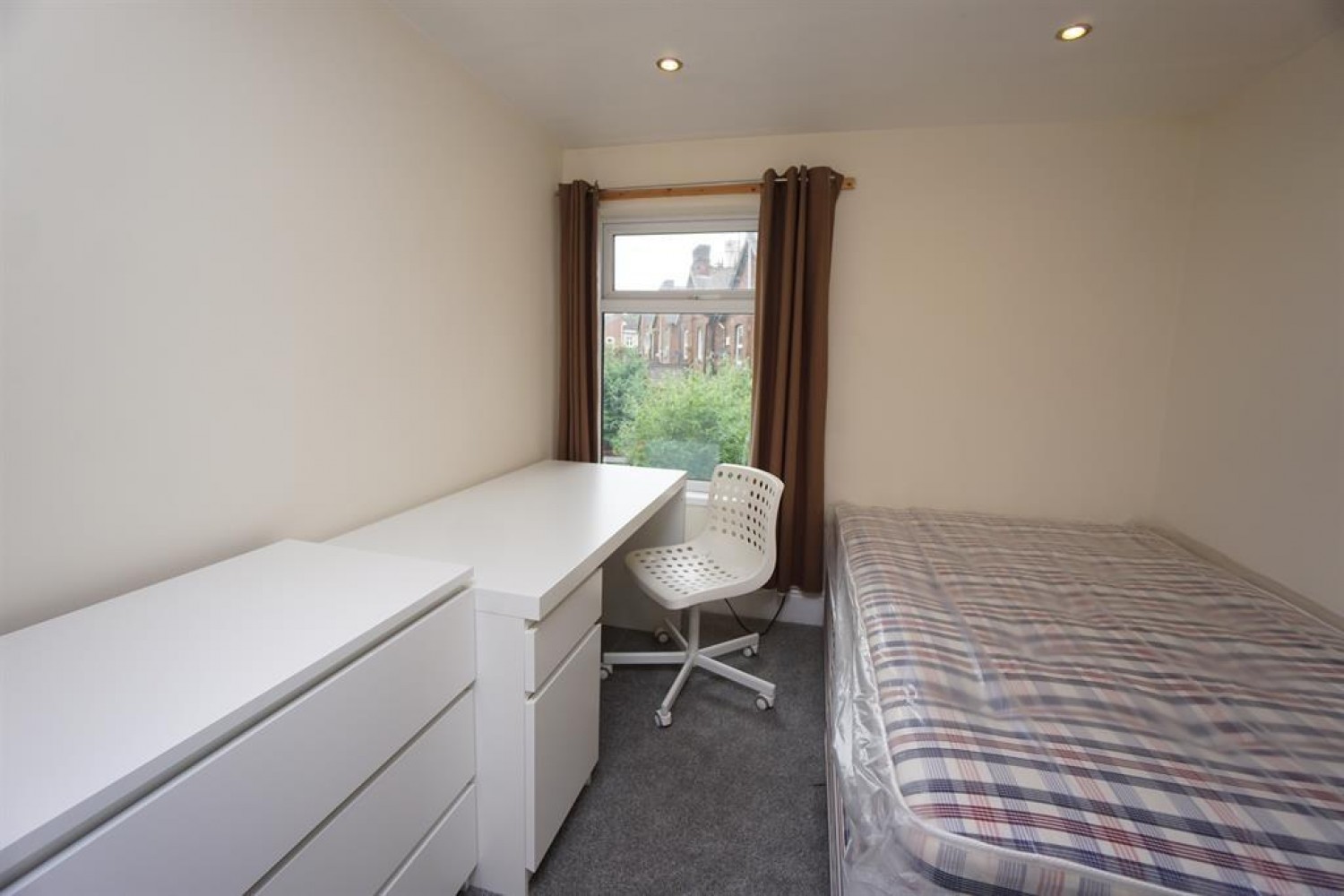 4 bedroom House to let in Shoreham Street, City Centre, Sheffield