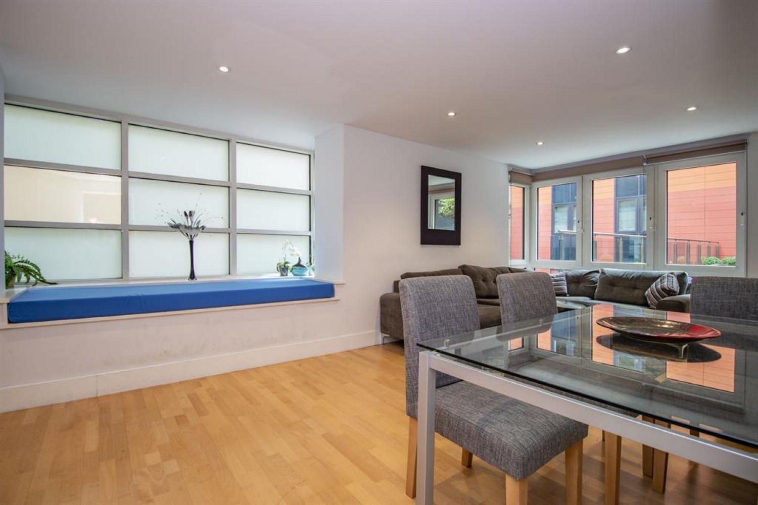 1 bedroom Flat to let in High Timber Street, St Pauls, EC4V