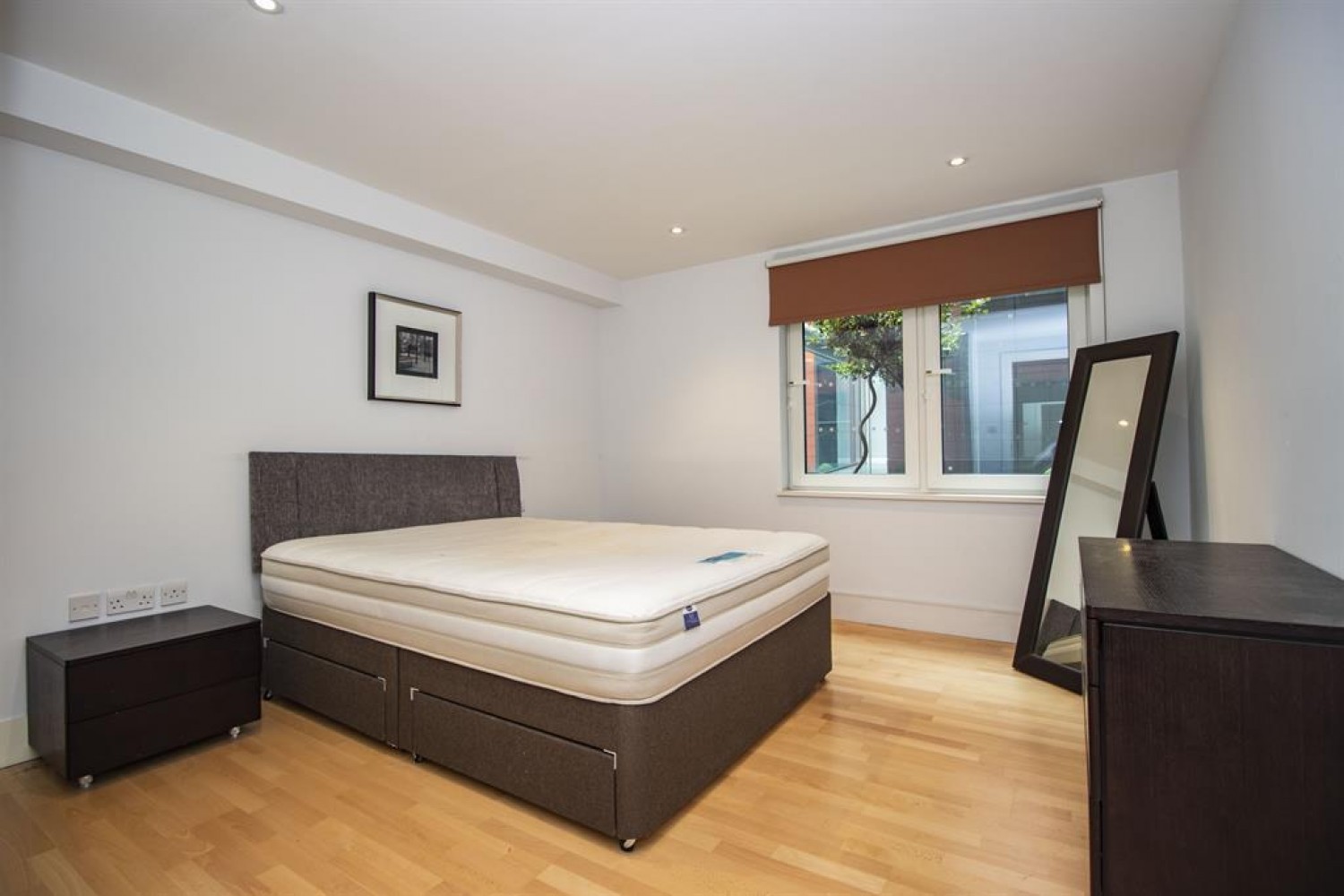 1 bedroom Flat to let in High Timber Street, St Pauls, EC4V