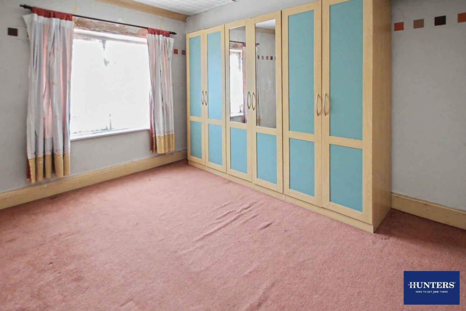 6 bedroom House for sale in Garden Lane Bradford, BD9 5QJ