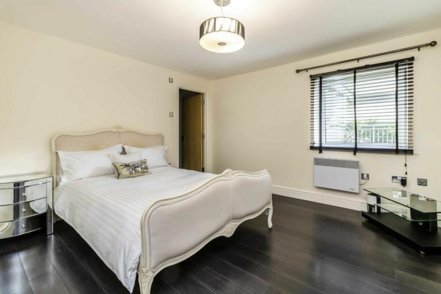 2 bedroom Flat for sale in Holland Gardens, Brentford, , TW8 0BH