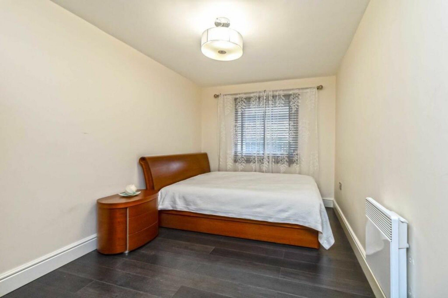 2 bedroom Flat for sale in Holland Gardens, Brentford, , TW8 0BH