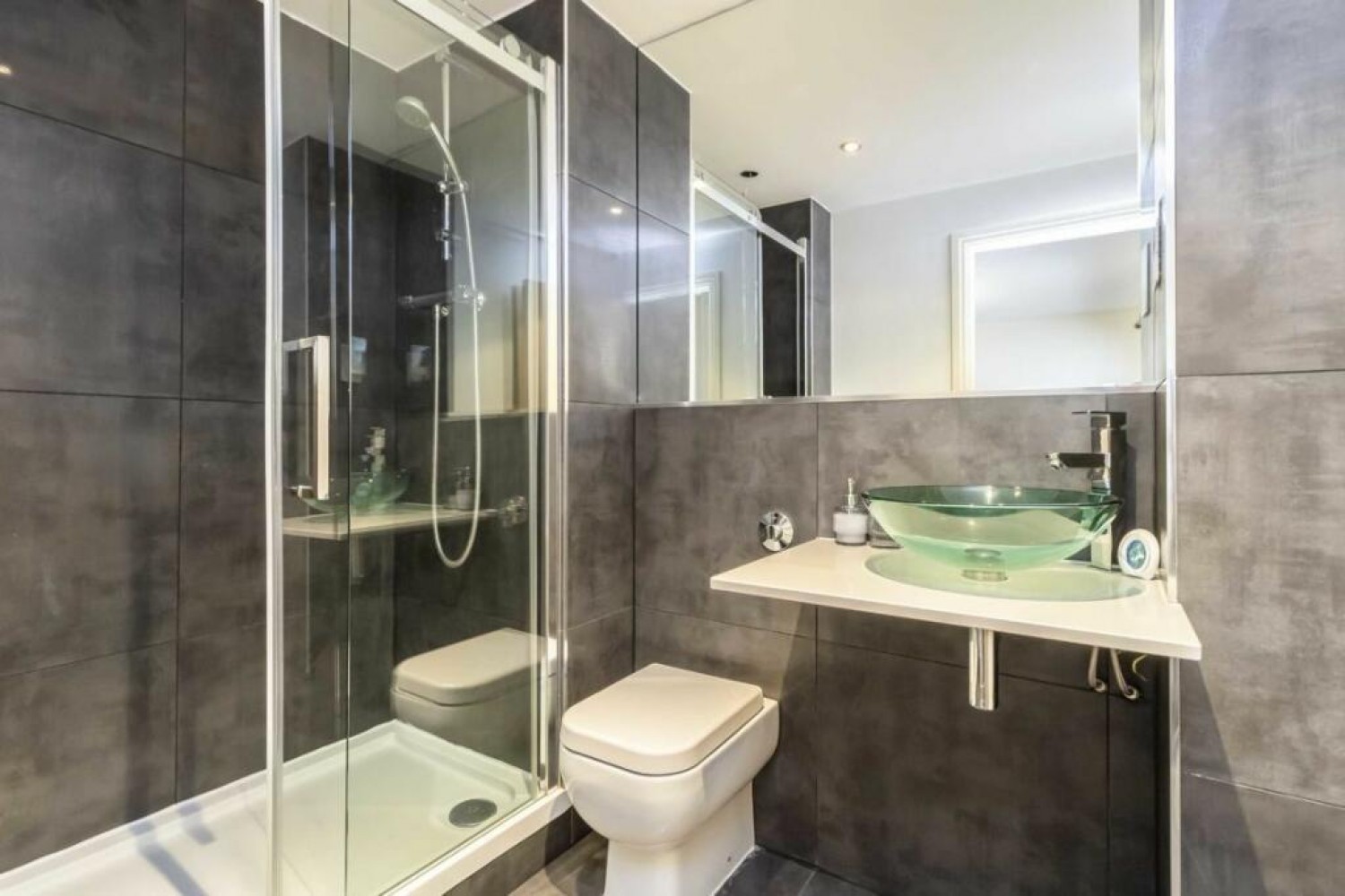 2 bedroom Flat for sale in Holland Gardens, Brentford, , TW8 0BH