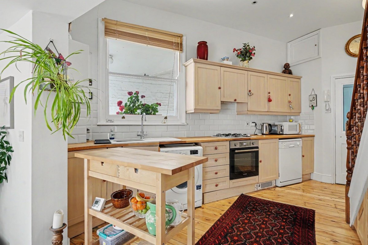 Dynevor Road, London, N16