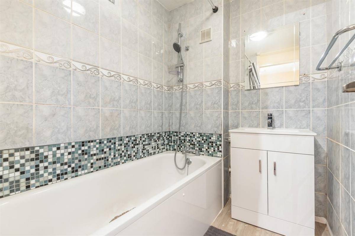 Oakham Close, London, SE6 4LQ