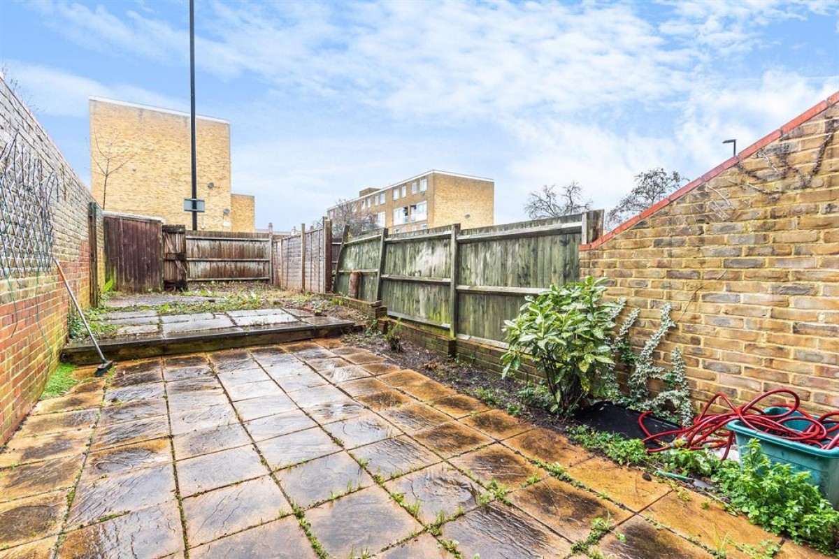 Oakham Close, London, SE6 4LQ