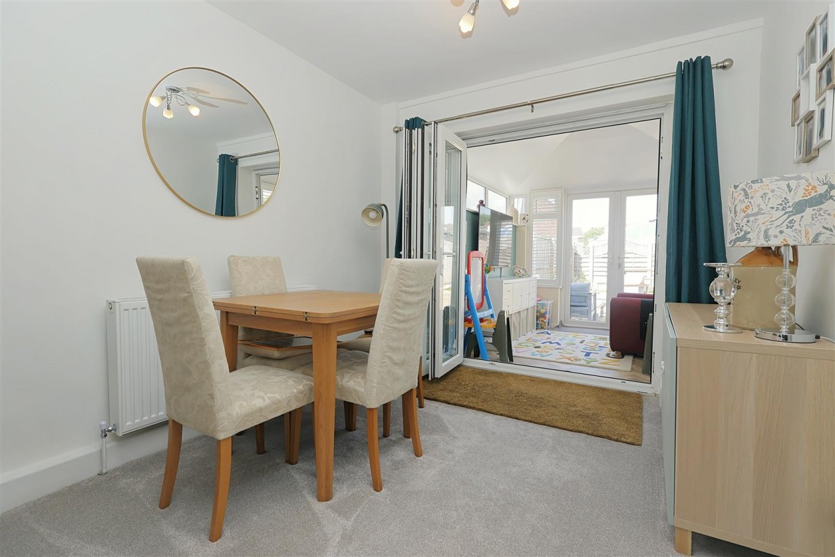 Carr Wood Close, Calverley, Leeds, LS28 5UB