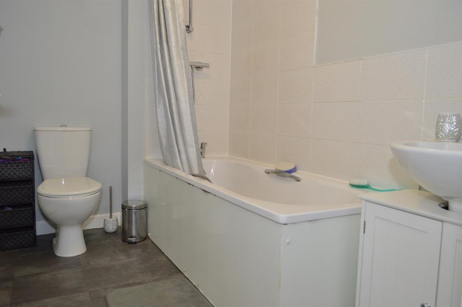3 bedroom House to let in Rosary Road, Oldham