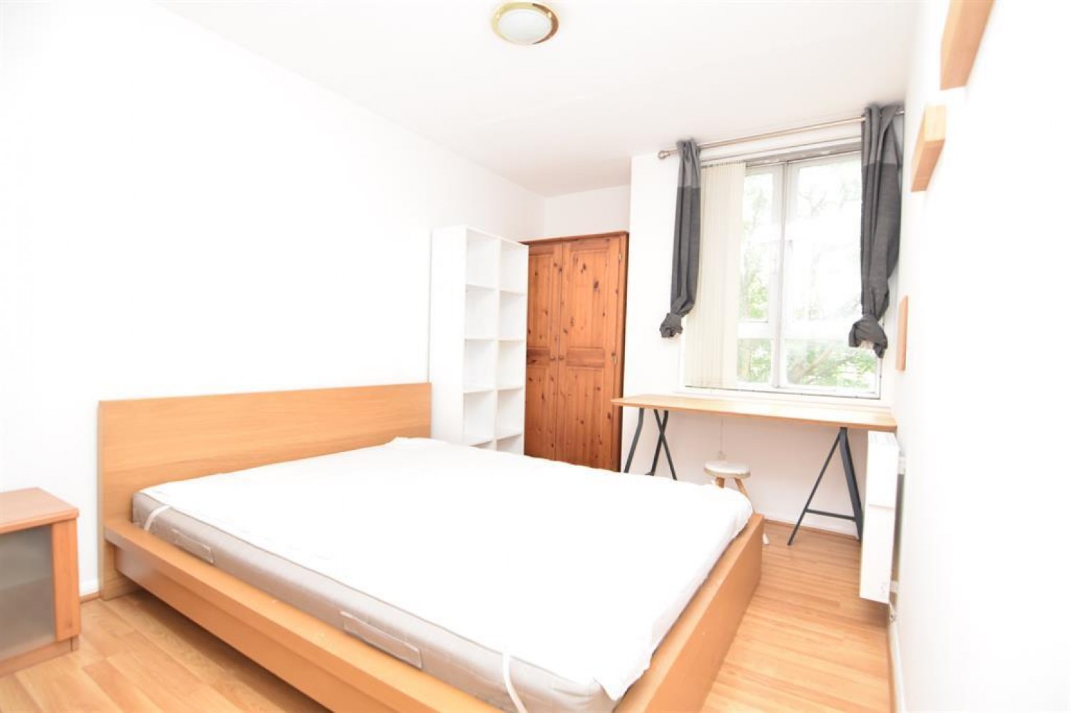 2 bedroom Flat to let in Reachview Close, London NW1