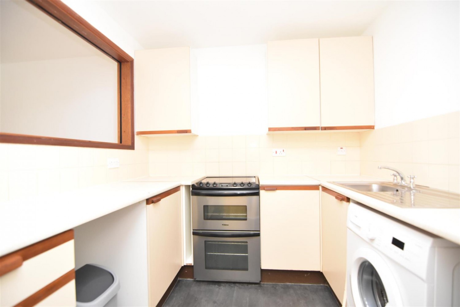 2 bedroom Flat to let in Reachview Close, London NW1