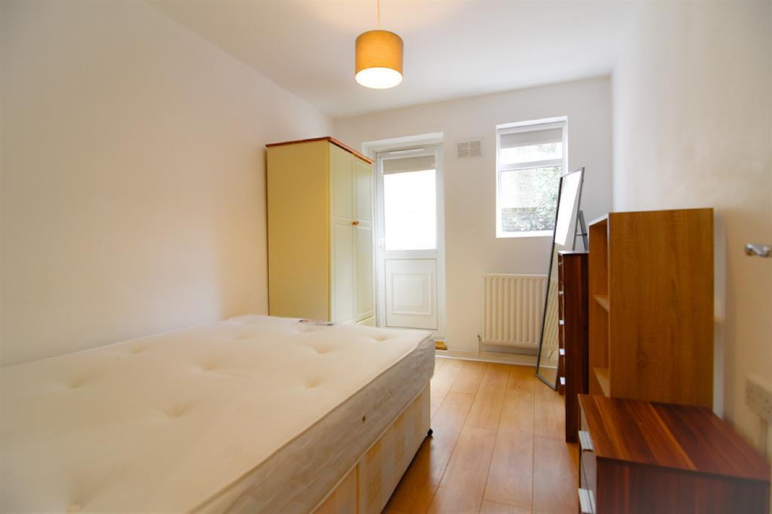 2 bedroom Flat to let in Camden Road, London NW1
