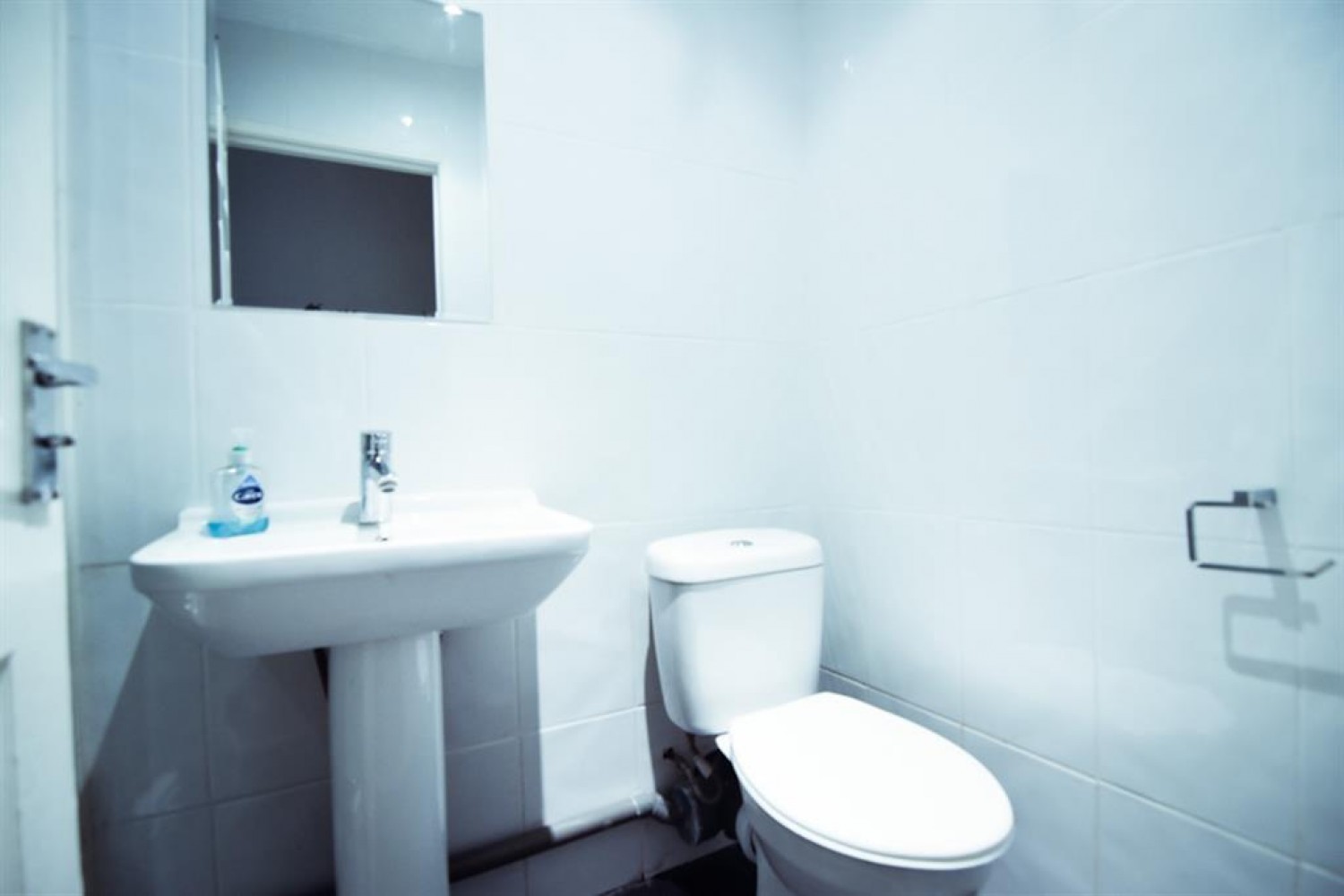 2 bedroom Flat to let in Camden Road, London NW1