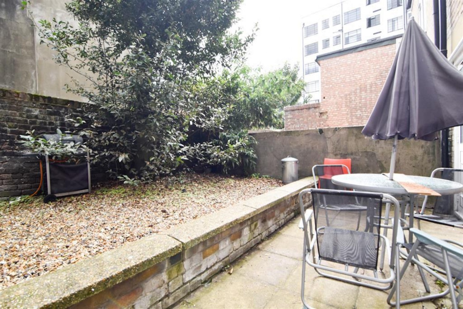 2 bedroom Flat to let in Camden Road, London NW1