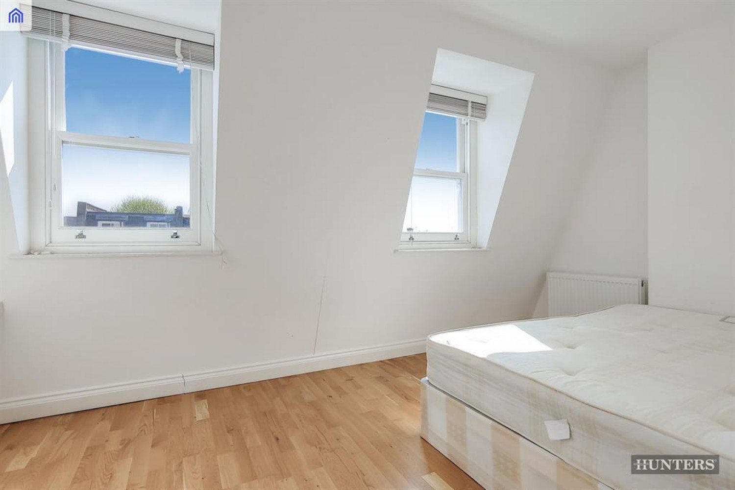 3 bedroom Flat to let in Camden Road, London NW1