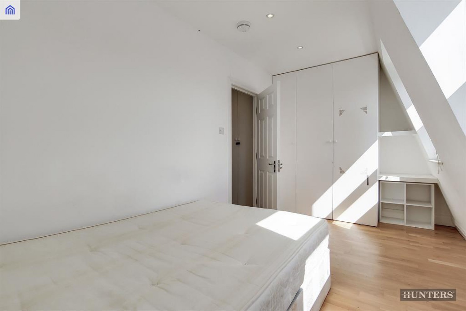 3 bedroom Flat to let in Camden Road, London NW1