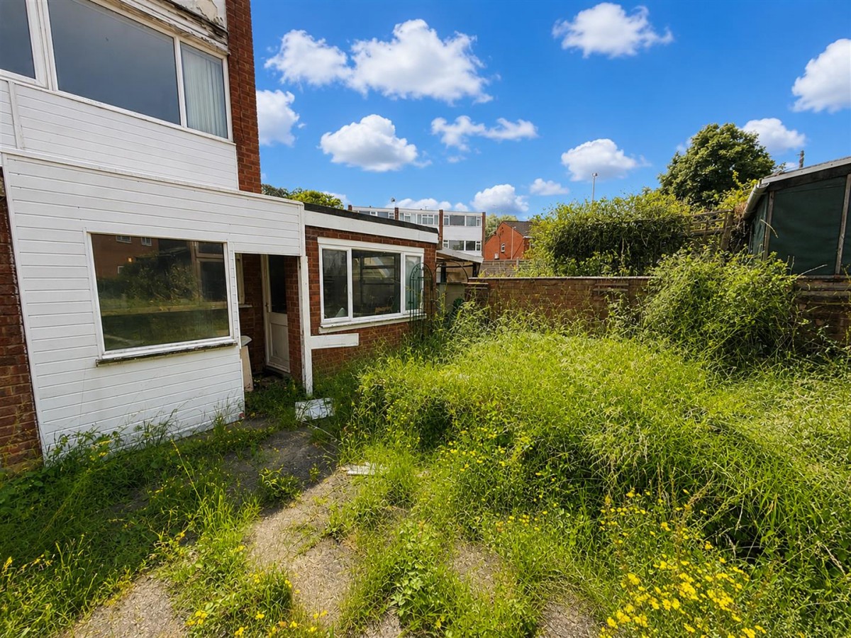 Holly Grove, Stourbridge, DY8 1UF