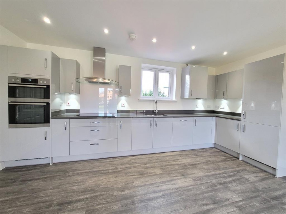 Earls Court, Earl Crescent , Wokingham, RG40 2FF