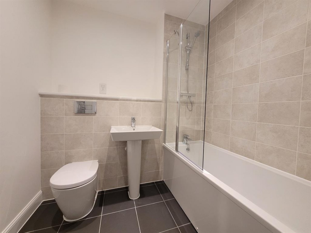 Earls Court, Earl Crescent , Wokingham, RG40 2FF